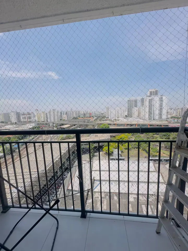 Varanda com redes de proteção e vista da cidade do Loft 1614 — foto 2